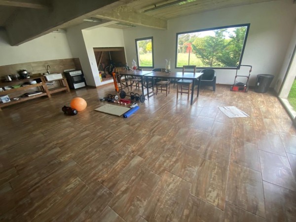 SAN BENITO  Hermosa propiedad de 5 ambientes en venta. 