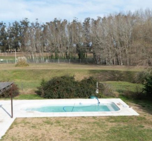 SAN BENITO  Hermosa propiedad de 5 ambientes en venta. 