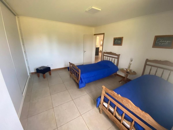 SAN BENITO  Hermosa propiedad de 5 ambientes en venta. 