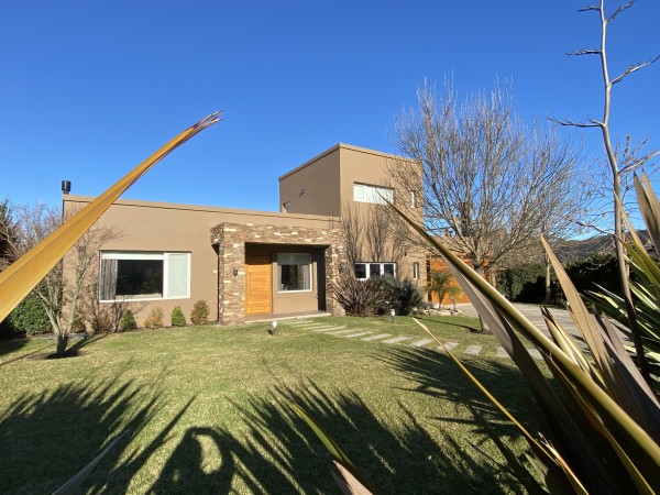 RUMENCO CASA DE 6 ambientes con pileta y gran parque forestado 