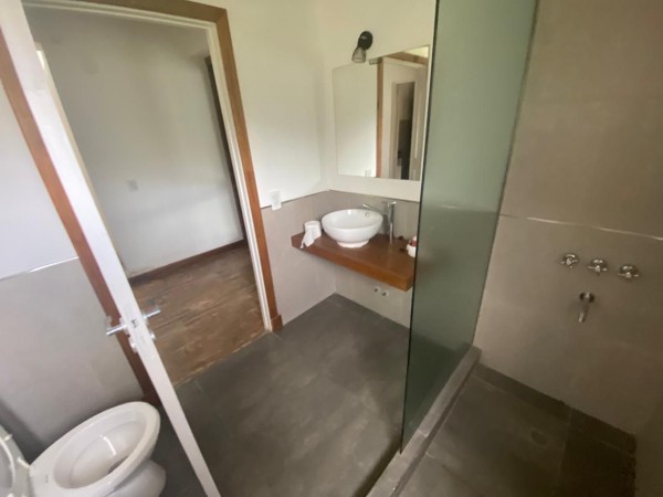 SAN BENITO  Hermosa propiedad de 5 ambientes en venta. 