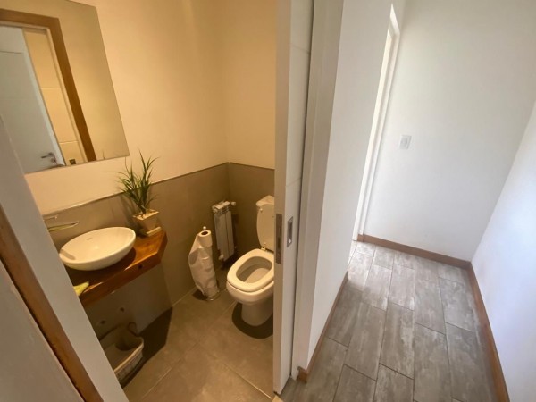 SAN BENITO  Hermosa propiedad de 5 ambientes en venta. 