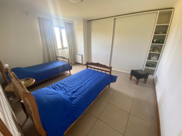 SAN BENITO  Hermosa propiedad de 5 ambientes en venta. 