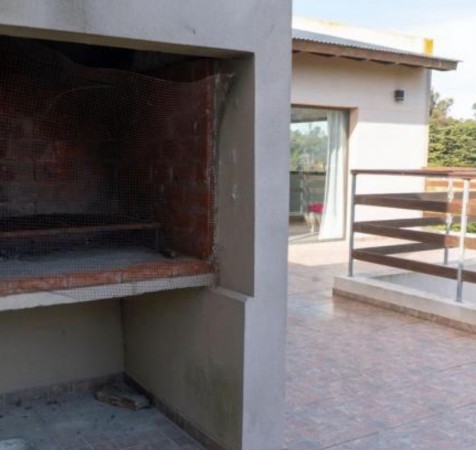 SAN BENITO  Hermosa propiedad de 5 ambientes en venta. 