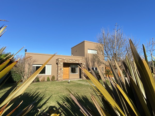 RUMENCO CASA DE 6 ambientes con pileta y gran parque forestado 