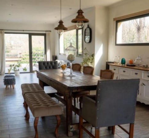 SAN BENITO  Hermosa propiedad de 5 ambientes en venta. 