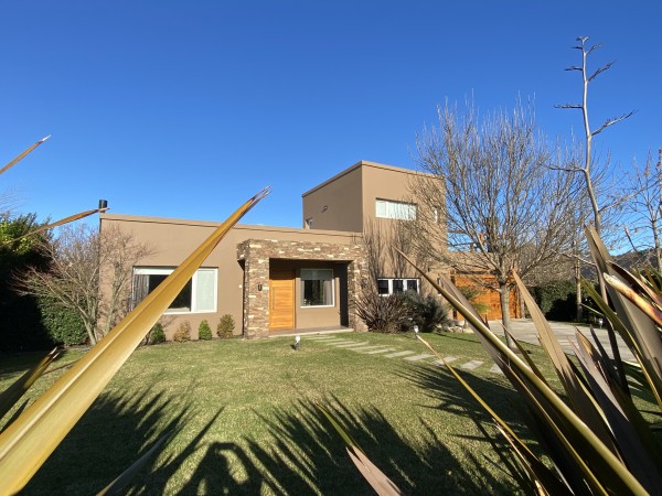 RUMENCO CASA DE 6 ambientes con pileta y gran parque forestado 