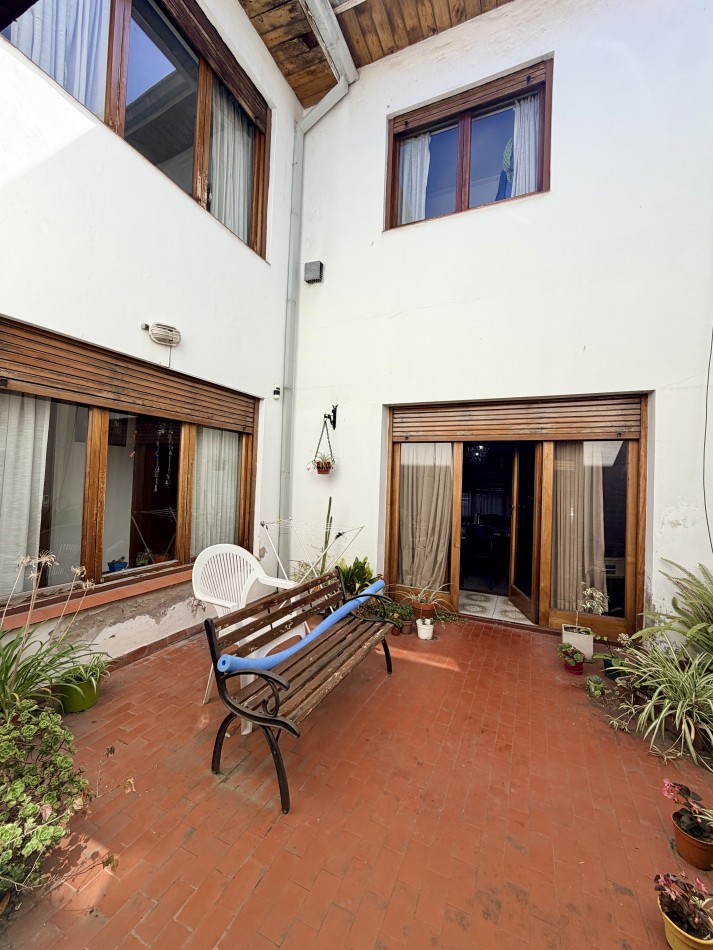 CASA EN VENTA 5 AMBIENTES 