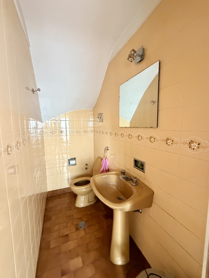 CASA EN VENTA 5 AMBIENTES 