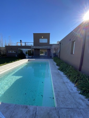 RUMENCO CASA DE 6 ambientes con pileta y gran parque forestado 