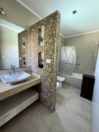 RUMENCO CASA DE 6 ambientes con pileta y gran parque forestado 