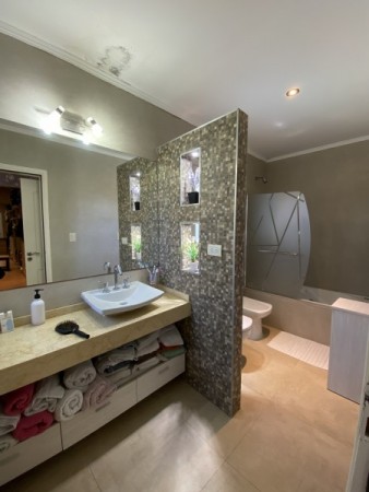 RUMENCO CASA DE 6 ambientes con pileta y gran parque forestado 