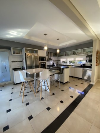 RUMENCO CASA DE 6 ambientes con pileta y gran parque forestado 