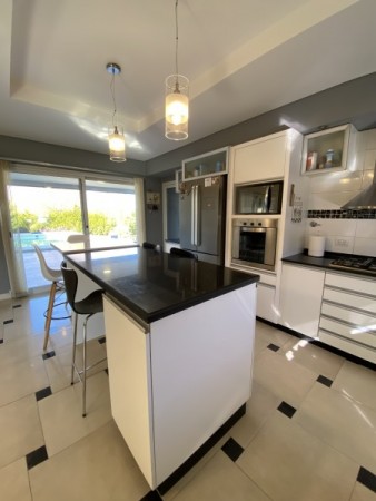 RUMENCO CASA DE 6 ambientes con pileta y gran parque forestado 