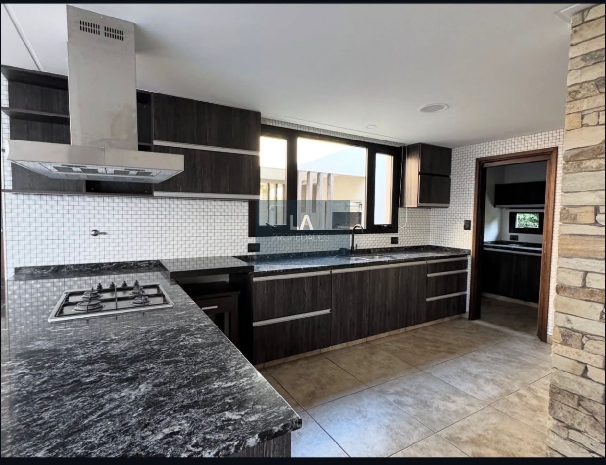RUMENCO CASA EN VENTA 4 AMBIENTES CON PILETA 