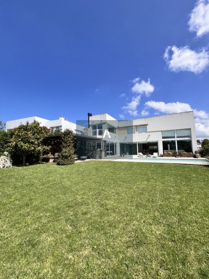 ARENAS DEL SUR MAGNIFICA PROPIEDAD EN VENTA 