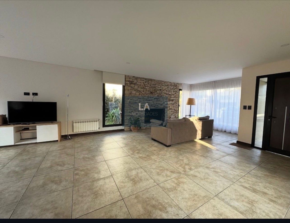 RUMENCO CASA EN VENTA 4 AMBIENTES CON PILETA 