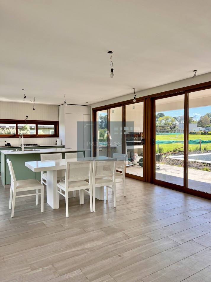 ARENAS CHICO CASA 4 AMBIENTES CON PILETA