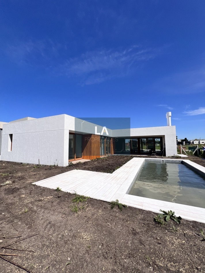 ARENAS CHICO CASA 4 AMBIENTES CON PILETA