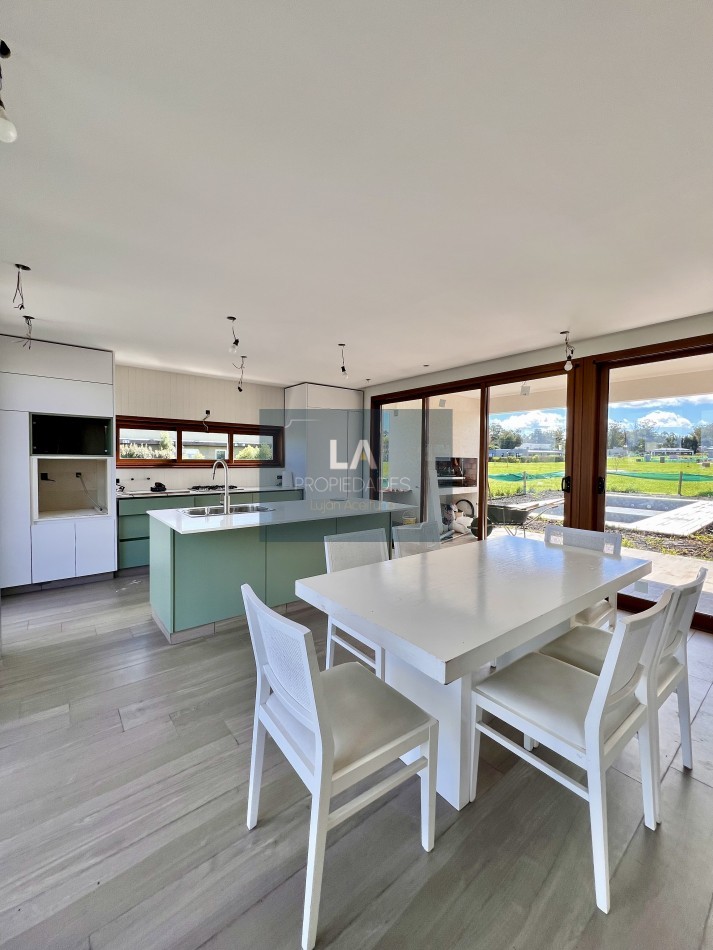 ARENAS CHICO CASA 4 AMBIENTES CON PILETA