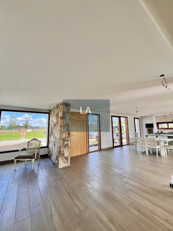 ARENAS CHICO CASA 4 AMBIENTES CON PILETA