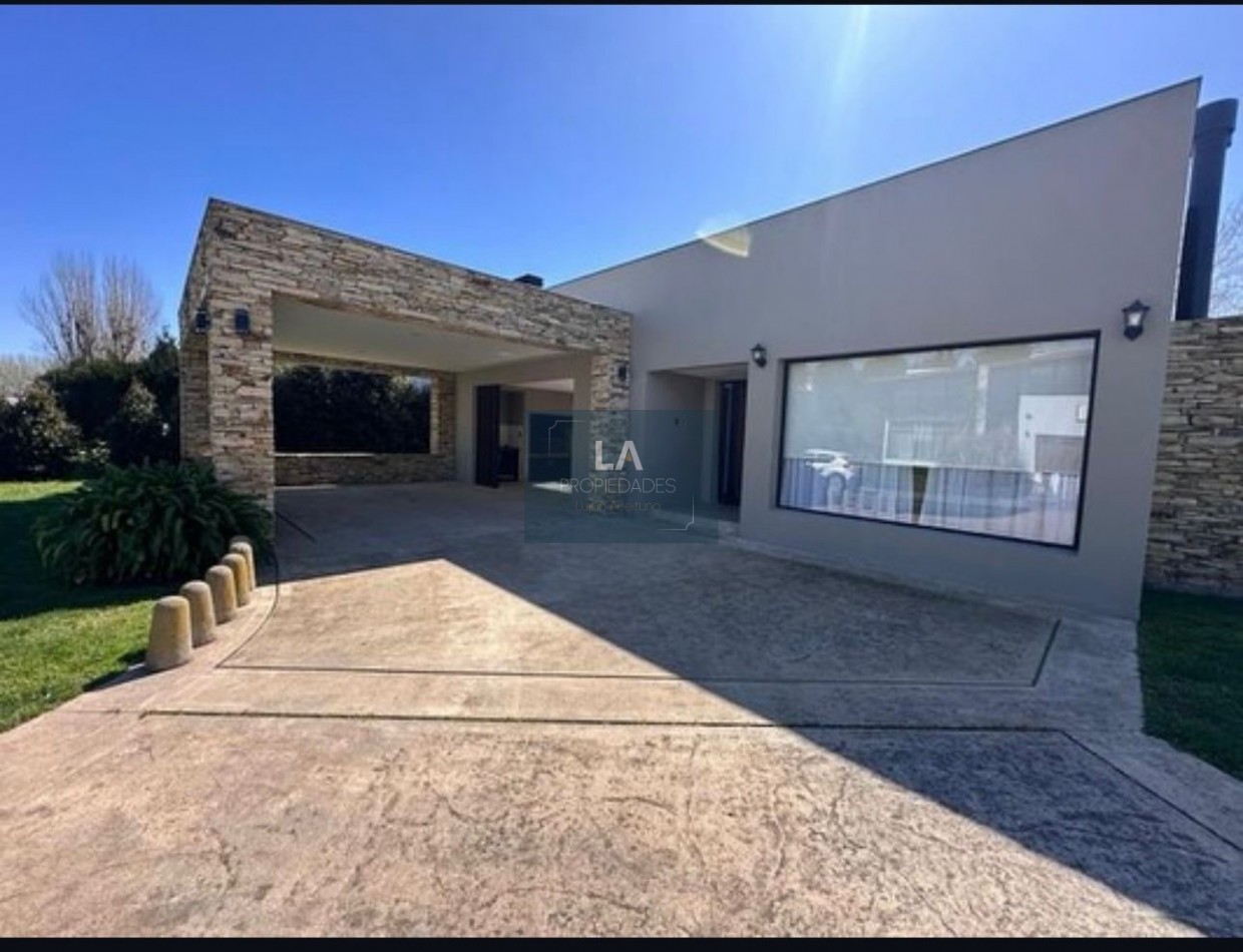RUMENCO CASA EN VENTA 4 AMBIENTES CON PILETA 
