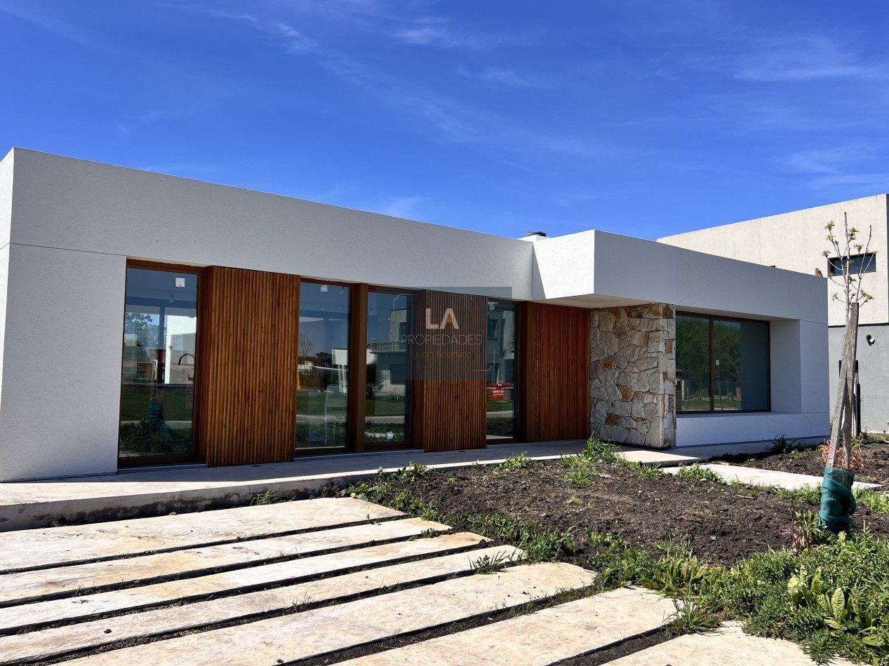 ARENAS CHICO CASA 4 AMBIENTES CON PILETA