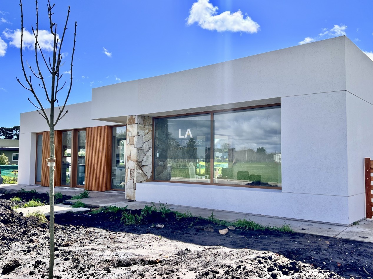 ARENAS CHICO CASA 4 AMBIENTES CON PILETA