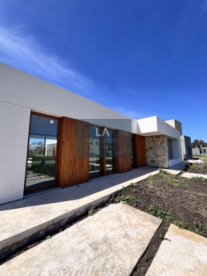 ARENAS CHICO CASA 4 AMBIENTES CON PILETA